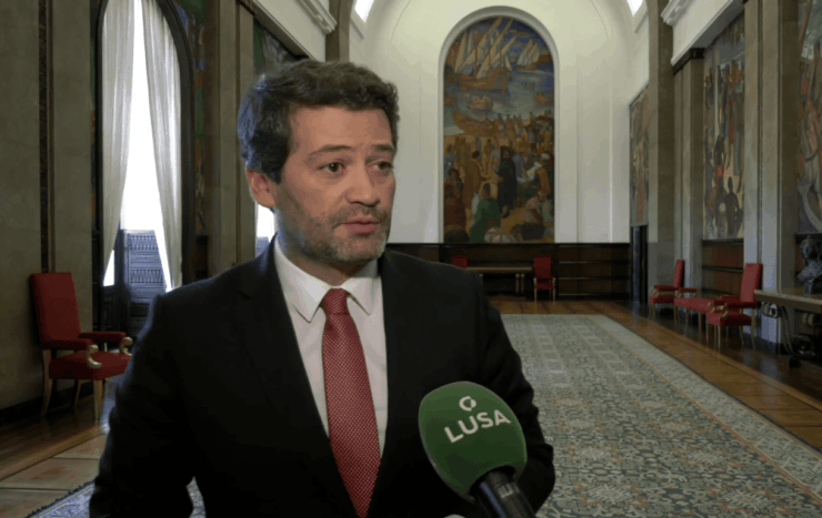 Ytre høyre-parti fosser fram, blir 3. største parti og havner på vippen i Portugal