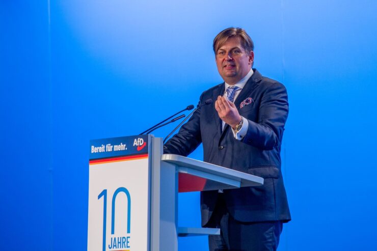 Ensomme har anti-demokratiske holdninger